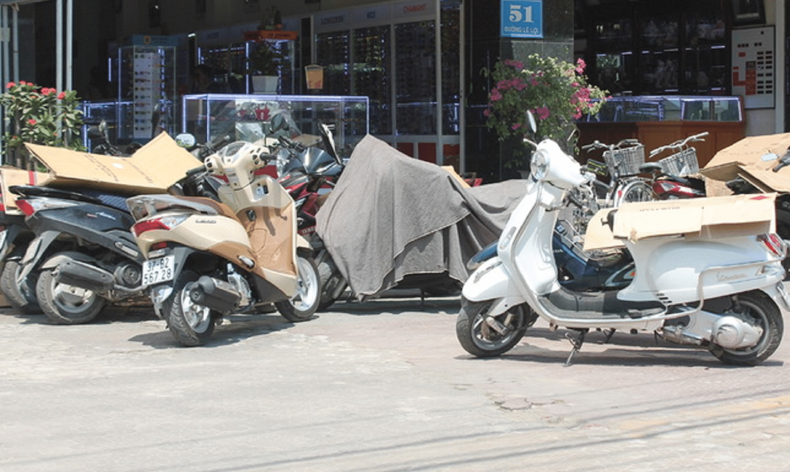 Cháy đồ trong cốp xe trong mùa nắng nóng rất nguy hiểm