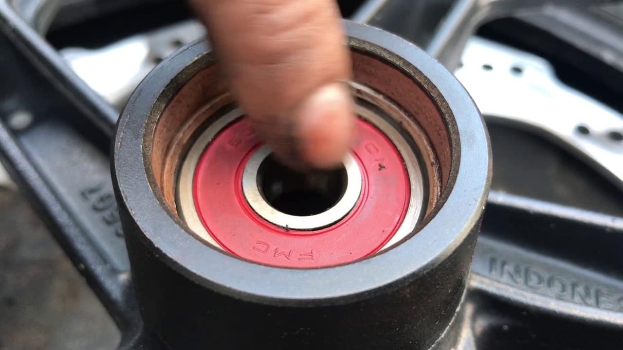 Bảo dưỡng xe máy định kỳ giúp bạn biết bạc đạn còn tốt hay đã hư hỏng